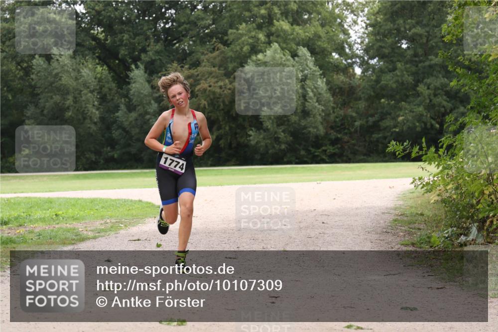 30.08.2026 - Elbe Triathlon Hamburg Antke Förster http://msf.ph/oto/10107309 30.08.2026 12:52:27 Laufen 1774 meine-sportfotos.de