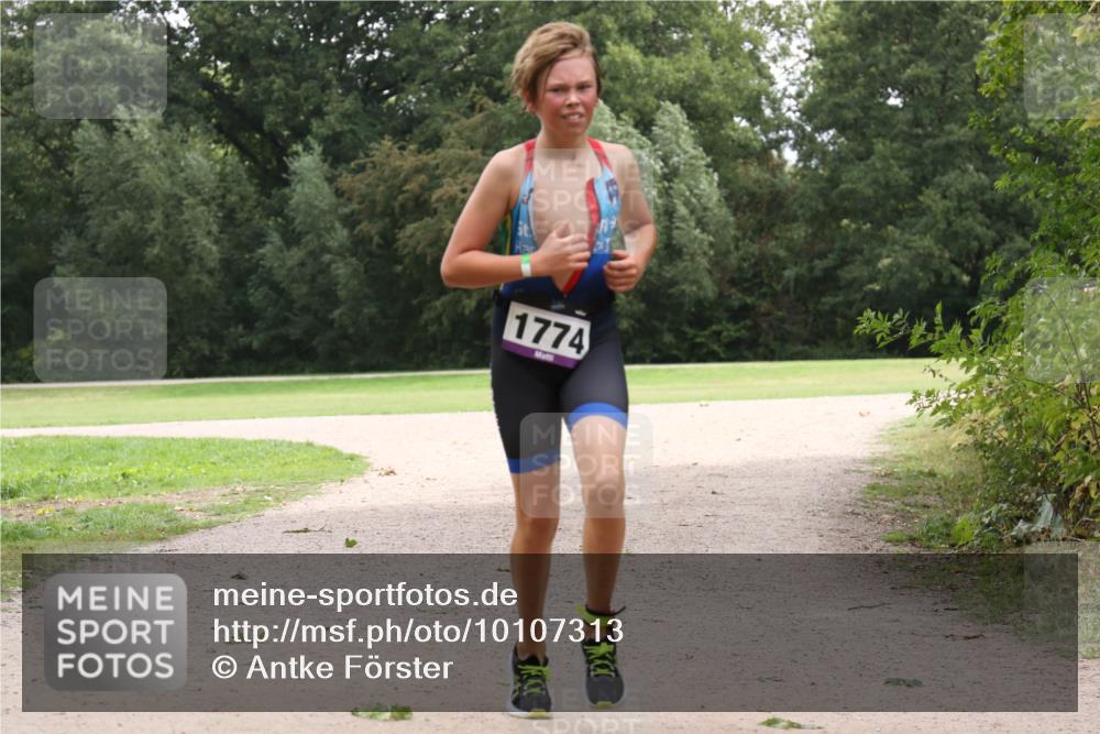 30.08.2026 - Elbe Triathlon Hamburg Antke Förster http://msf.ph/oto/10107313 30.08.2026 12:52:28 Laufen 1774 meine-sportfotos.de