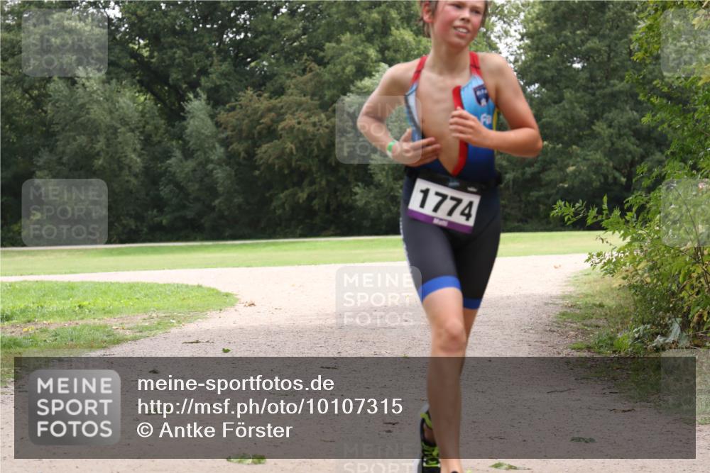 30.08.2026 - Elbe Triathlon Hamburg Antke Förster http://msf.ph/oto/10107315 30.08.2026 12:52:29 Laufen 1774 meine-sportfotos.de