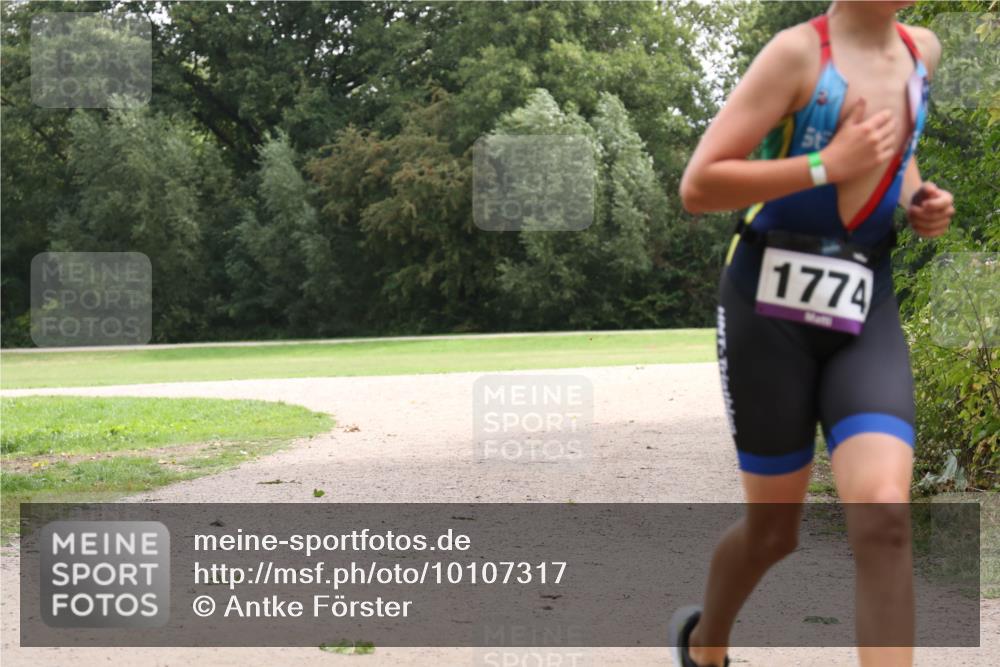 30.08.2026 - Elbe Triathlon Hamburg Antke Förster http://msf.ph/oto/10107317 30.08.2026 12:52:29 Laufen 1774 meine-sportfotos.de