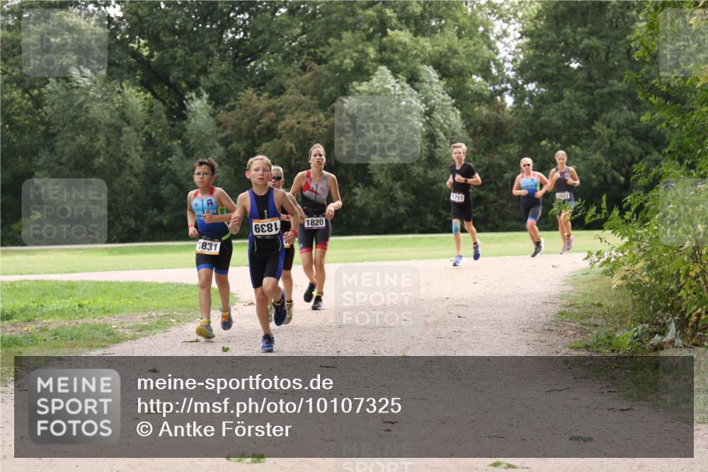 30.08.2026 - Elbe Triathlon Hamburg Antke Förster http://msf.ph/oto/10107325 30.08.2026 12:52:38 Laufen 1831, 6881, 1820, 1822, 1797 meine-sportfotos.de