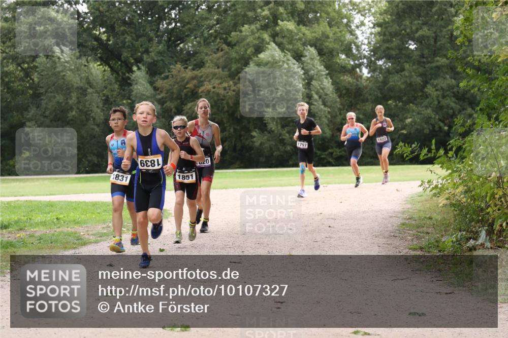 30.08.2026 - Elbe Triathlon Hamburg Antke Förster http://msf.ph/oto/10107327 30.08.2026 12:52:39 Laufen 1831, 6881, 2, 1851, 1797, 1822 meine-sportfotos.de