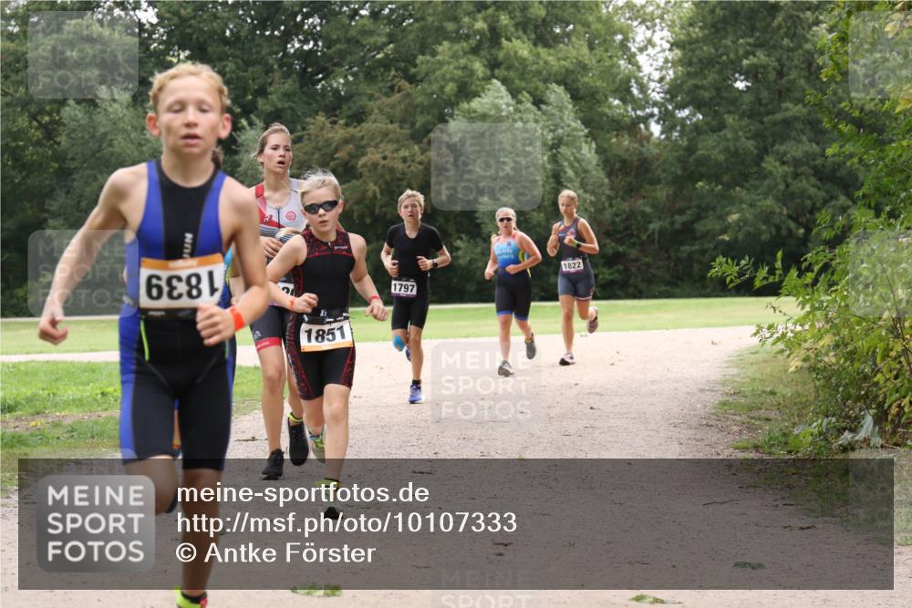 30.08.2026 - Elbe Triathlon Hamburg Antke Förster http://msf.ph/oto/10107333 30.08.2026 12:52:40 Laufen 6881, 23, 1851, 1797, 1822 meine-sportfotos.de