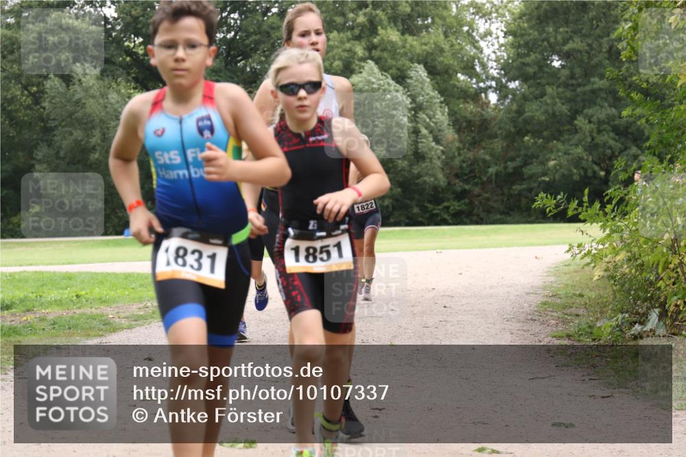30.08.2026 - Elbe Triathlon Hamburg Antke Förster http://msf.ph/oto/10107337 30.08.2026 12:52:42 Laufen 1831, 1851, 1822 meine-sportfotos.de