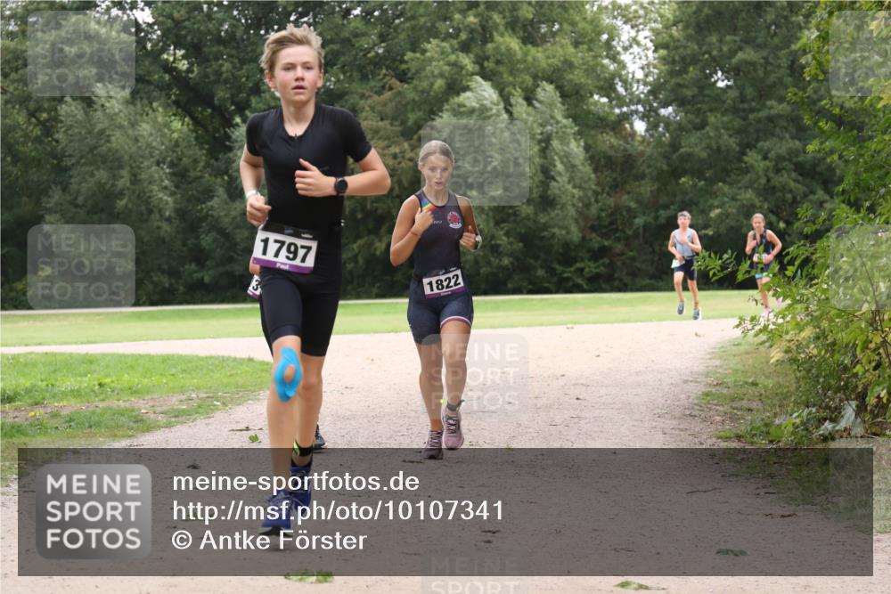 30.08.2026 - Elbe Triathlon Hamburg Antke Förster http://msf.ph/oto/10107341 30.08.2026 12:52:44 Laufen 1797, 1822 meine-sportfotos.de