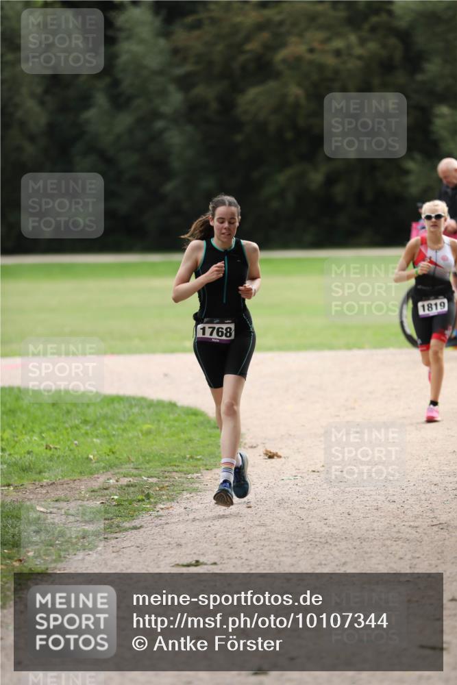 30.08.2026 - Elbe Triathlon Hamburg Antke Förster http://msf.ph/oto/10107344 30.08.2026 12:39:27 Laufen 1768, 1819 meine-sportfotos.de