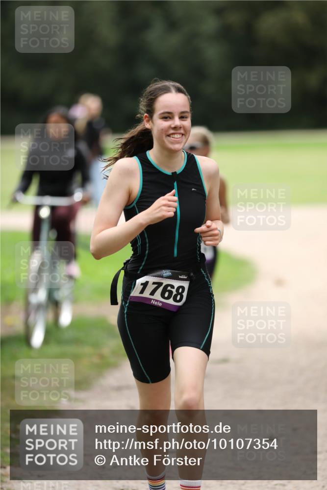 30.08.2026 - Elbe Triathlon Hamburg Antke Förster http://msf.ph/oto/10107354 30.08.2026 12:39:30 Laufen 1768 meine-sportfotos.de