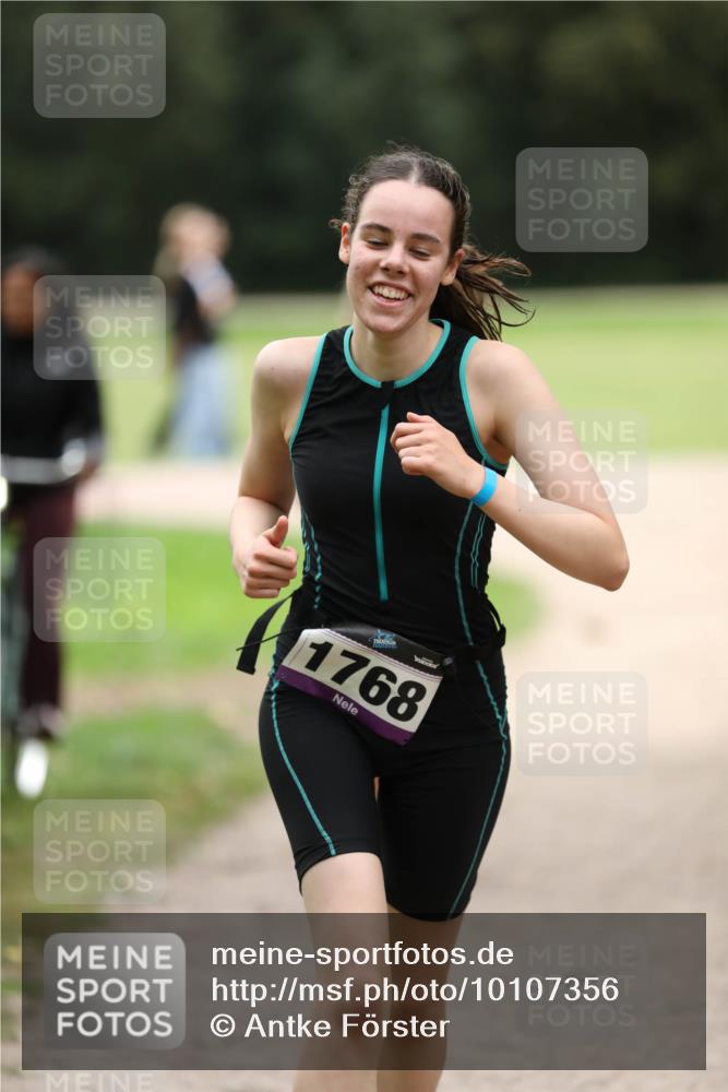 30.08.2026 - Elbe Triathlon Hamburg Antke Förster http://msf.ph/oto/10107356 30.08.2026 12:39:31 Laufen 1768 meine-sportfotos.de
