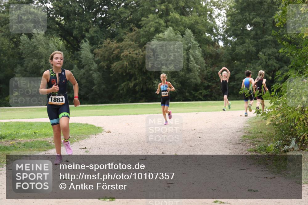 30.08.2026 - Elbe Triathlon Hamburg Antke Förster http://msf.ph/oto/10107357 30.08.2026 12:52:54 Laufen 1863, 1856 meine-sportfotos.de