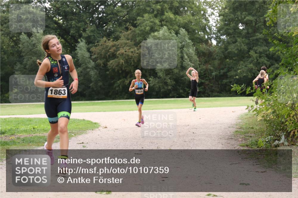 30.08.2026 - Elbe Triathlon Hamburg Antke Förster http://msf.ph/oto/10107359 30.08.2026 12:52:54 Laufen 1863, 1856 meine-sportfotos.de