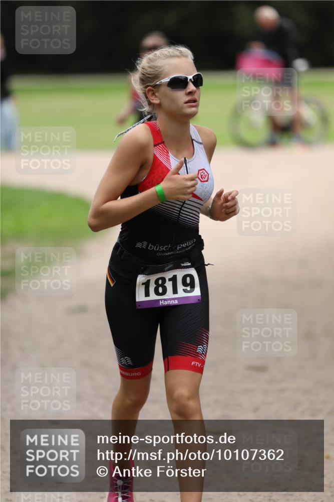 30.08.2026 - Elbe Triathlon Hamburg Antke Förster http://msf.ph/oto/10107362 30.08.2026 12:39:33 Laufen 1819 meine-sportfotos.de
