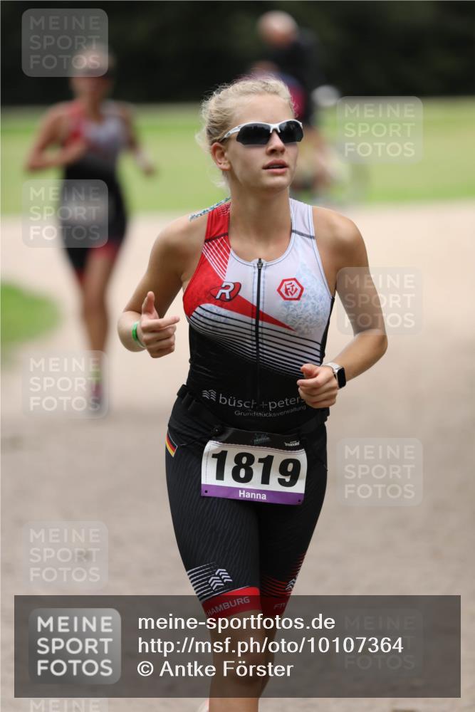 30.08.2026 - Elbe Triathlon Hamburg Antke Förster http://msf.ph/oto/10107364 30.08.2026 12:39:33 Laufen 1819 meine-sportfotos.de