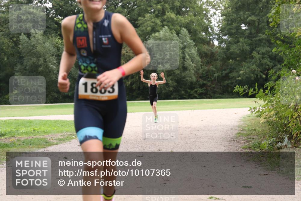 30.08.2026 - Elbe Triathlon Hamburg Antke Förster http://msf.ph/oto/10107365 30.08.2026 12:52:56 Laufen 1863 meine-sportfotos.de