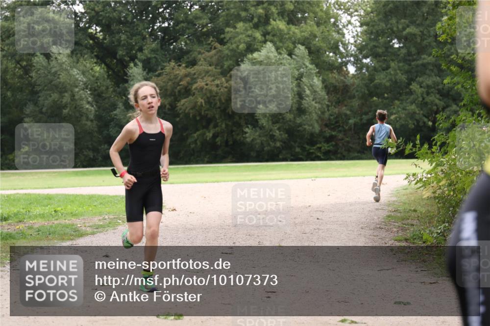 30.08.2026 - Elbe Triathlon Hamburg Antke Förster http://msf.ph/oto/10107373 30.08.2026 12:53:01 Laufen  meine-sportfotos.de