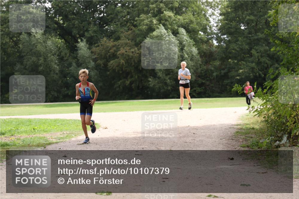 30.08.2026 - Elbe Triathlon Hamburg Antke Förster http://msf.ph/oto/10107379 30.08.2026 12:53:19 Laufen 1766 meine-sportfotos.de
