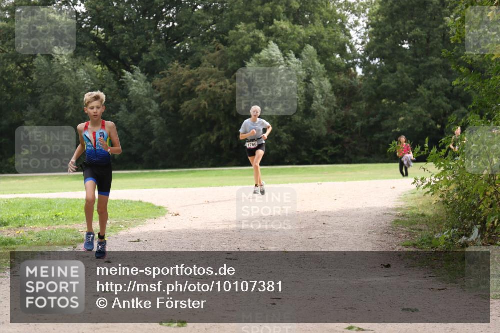 30.08.2026 - Elbe Triathlon Hamburg Antke Förster http://msf.ph/oto/10107381 30.08.2026 12:53:20 Laufen 1766 meine-sportfotos.de