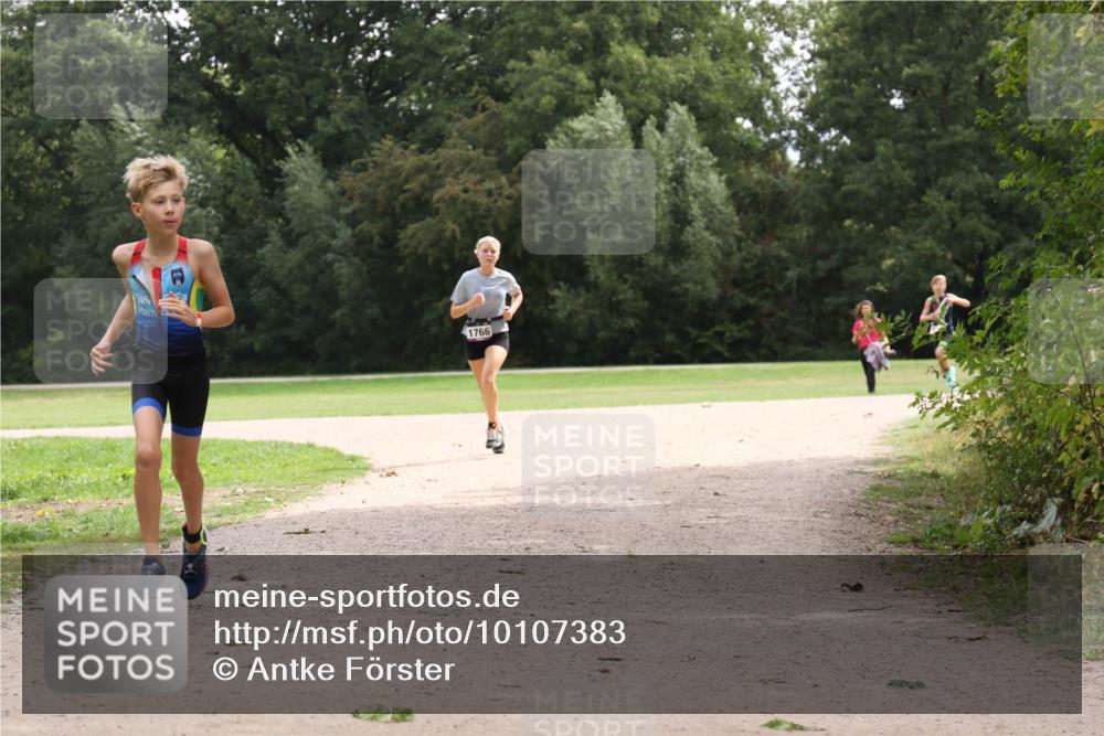 30.08.2026 - Elbe Triathlon Hamburg Antke Förster http://msf.ph/oto/10107383 30.08.2026 12:53:20 Laufen 1766 meine-sportfotos.de