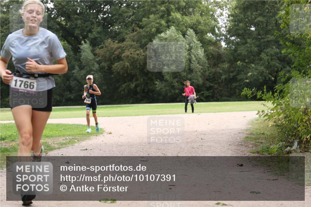 30.08.2026 - Elbe Triathlon Hamburg Antke Förster http://msf.ph/oto/10107391 30.08.2026 12:53:26 Laufen 1766, 840 meine-sportfotos.de