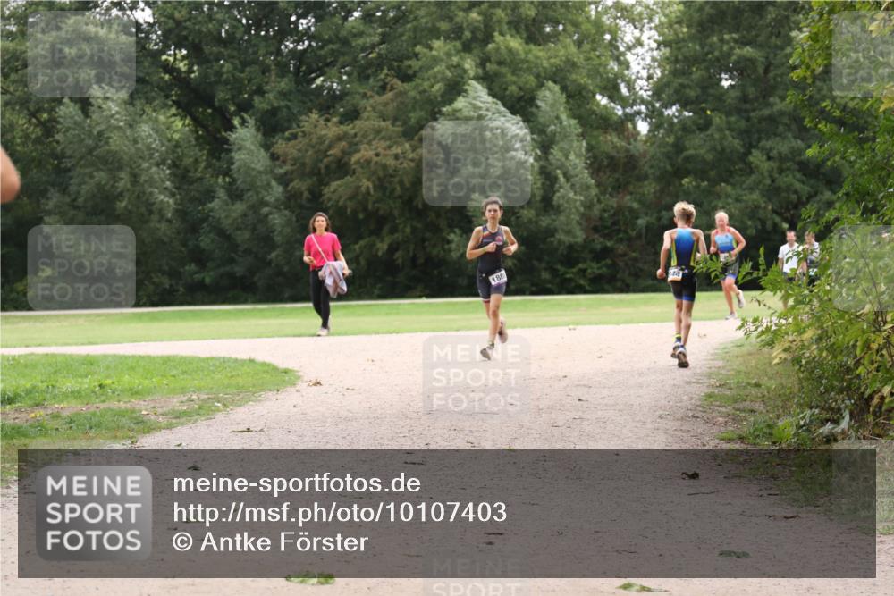 30.08.2026 - Elbe Triathlon Hamburg Antke Förster http://msf.ph/oto/10107403 30.08.2026 12:53:32 Laufen 180 meine-sportfotos.de
