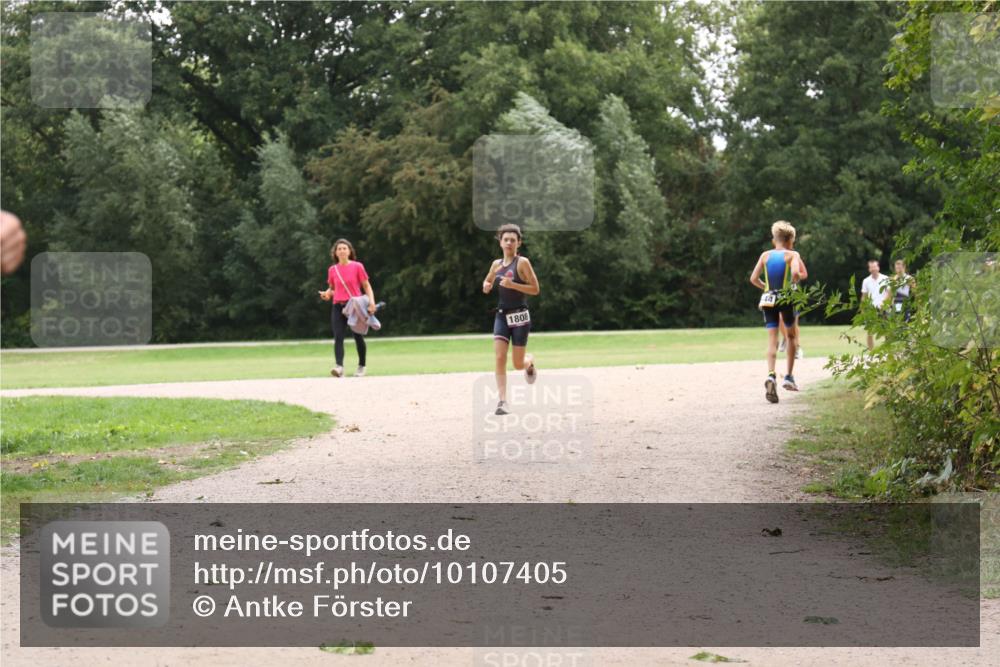 30.08.2026 - Elbe Triathlon Hamburg Antke Förster http://msf.ph/oto/10107405 30.08.2026 12:53:32 Laufen 1808 meine-sportfotos.de