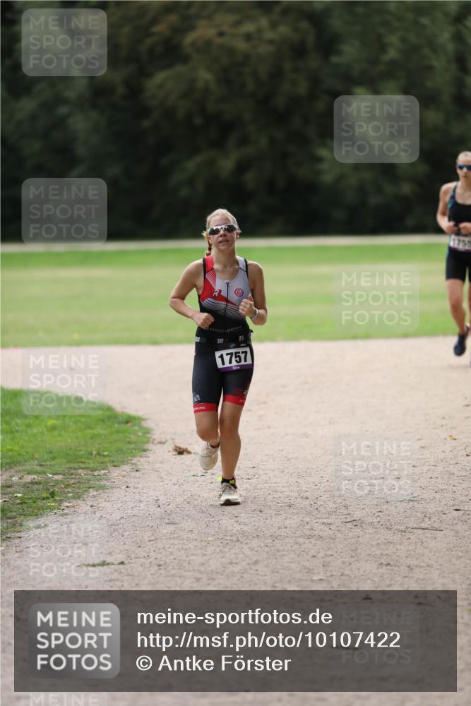 30.08.2026 - Elbe Triathlon Hamburg Antke Förster http://msf.ph/oto/10107422 30.08.2026 12:41:46 Laufen 3, 1757, 11755 meine-sportfotos.de