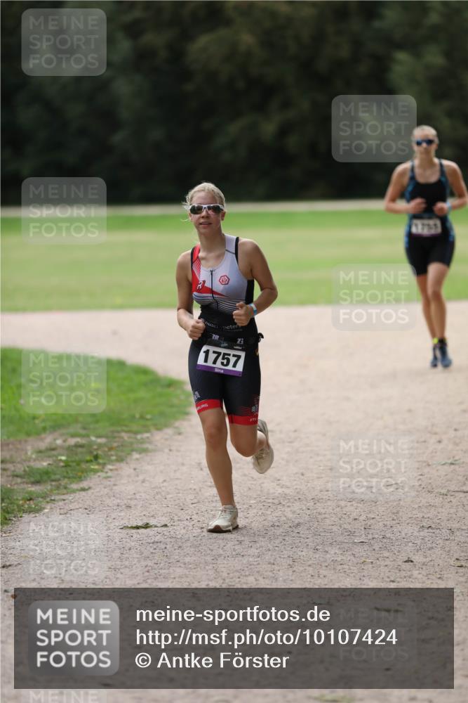 30.08.2026 - Elbe Triathlon Hamburg Antke Förster http://msf.ph/oto/10107424 30.08.2026 12:41:47 Laufen 3, 1757 meine-sportfotos.de