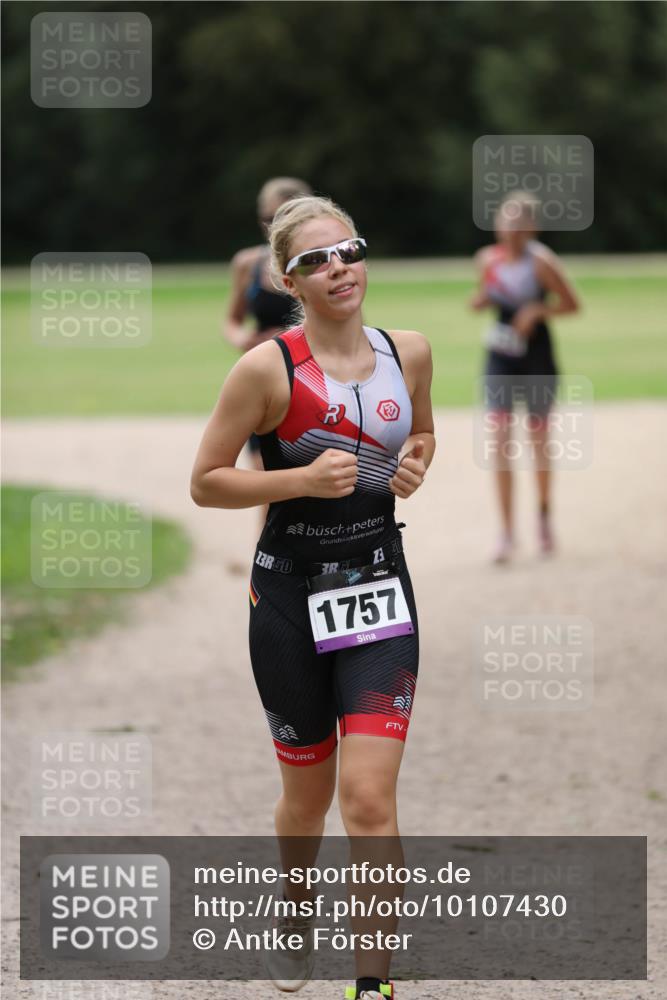 30.08.2026 - Elbe Triathlon Hamburg Antke Förster http://msf.ph/oto/10107430 30.08.2026 12:41:49 Laufen 3, 1757 meine-sportfotos.de