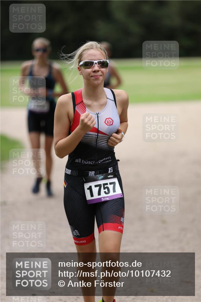 30.08.2026 - Elbe Triathlon Hamburg Antke Förster http://msf.ph/oto/10107432 30.08.2026 12:41:49 Laufen 3, 1757 meine-sportfotos.de