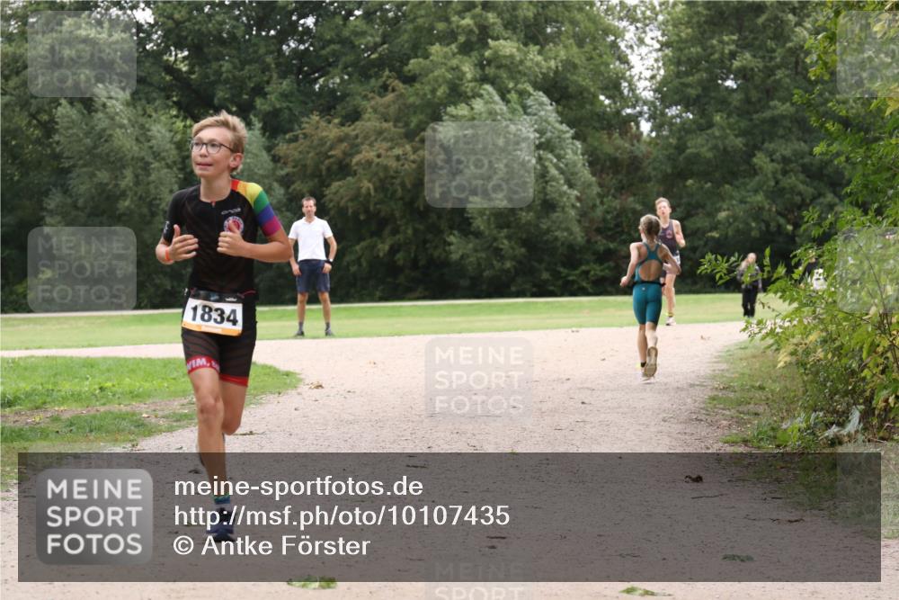 30.08.2026 - Elbe Triathlon Hamburg Antke Förster http://msf.ph/oto/10107435 30.08.2026 12:54:01 Laufen 1834 meine-sportfotos.de
