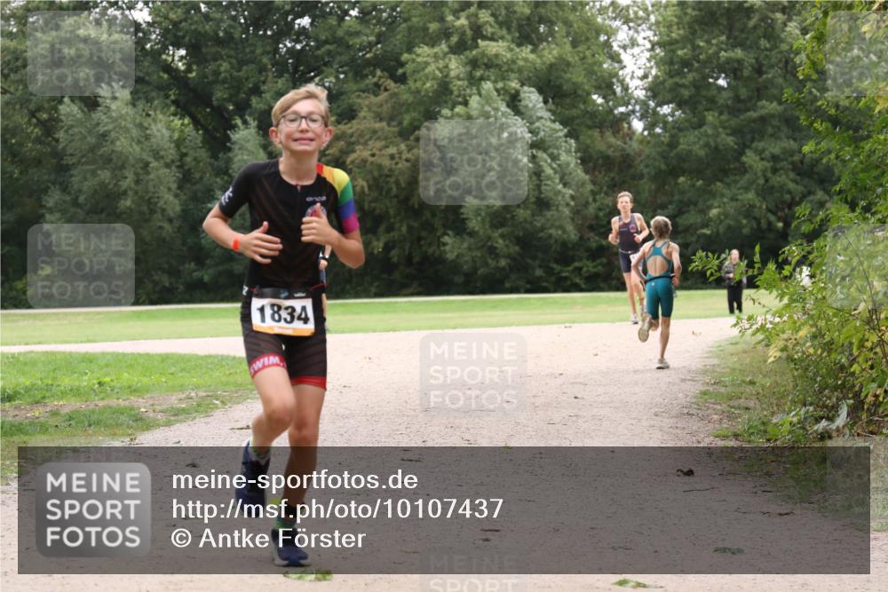 30.08.2026 - Elbe Triathlon Hamburg Antke Förster http://msf.ph/oto/10107437 30.08.2026 12:54:01 Laufen 1834 meine-sportfotos.de