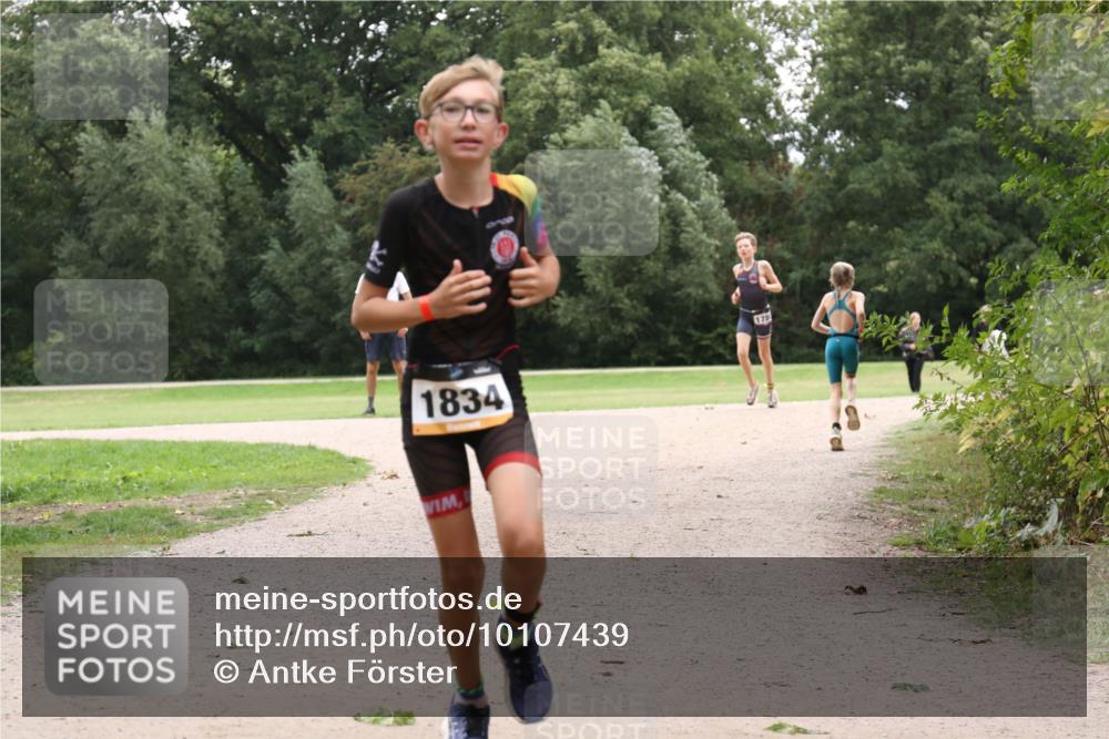 30.08.2026 - Elbe Triathlon Hamburg Antke Förster http://msf.ph/oto/10107439 30.08.2026 12:54:01 Laufen 1834 meine-sportfotos.de