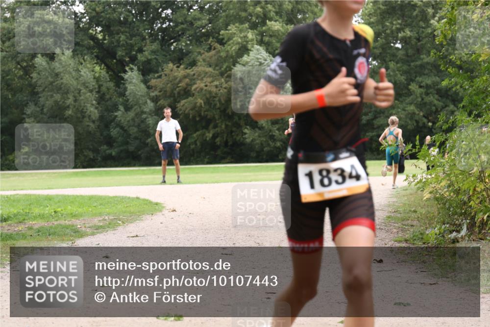 30.08.2026 - Elbe Triathlon Hamburg Antke Förster http://msf.ph/oto/10107443 30.08.2026 12:54:02 Laufen 1834 meine-sportfotos.de