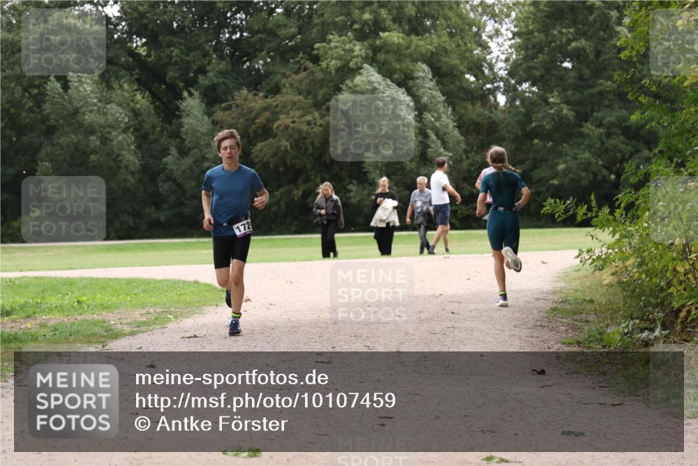 30.08.2026 - Elbe Triathlon Hamburg Antke Förster http://msf.ph/oto/10107459 30.08.2026 12:54:17 Laufen 1729 meine-sportfotos.de