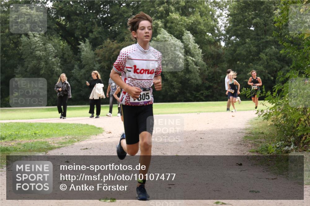 30.08.2026 - Elbe Triathlon Hamburg Antke Förster http://msf.ph/oto/10107477 30.08.2026 12:54:24 Laufen 305 meine-sportfotos.de