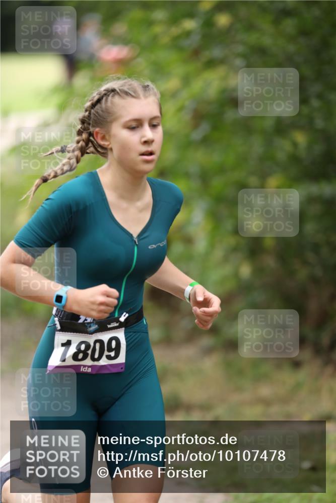 30.08.2026 - Elbe Triathlon Hamburg Antke Förster http://msf.ph/oto/10107478 30.08.2026 12:47:50 Laufen 8100, 1809 meine-sportfotos.de