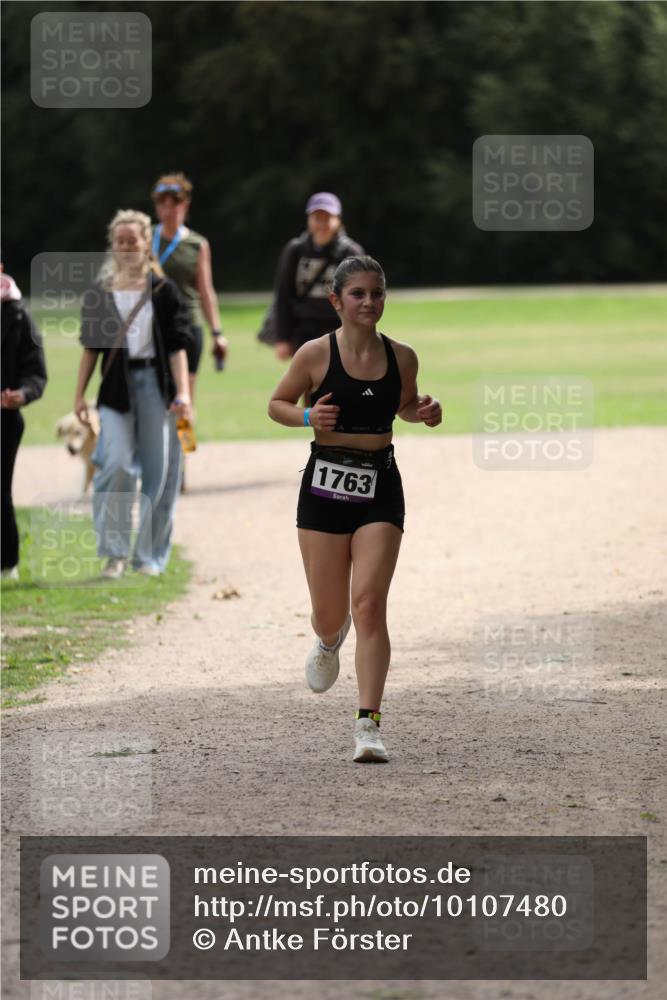 30.08.2026 - Elbe Triathlon Hamburg Antke Förster http://msf.ph/oto/10107480 30.08.2026 12:48:29 Laufen 1763 meine-sportfotos.de