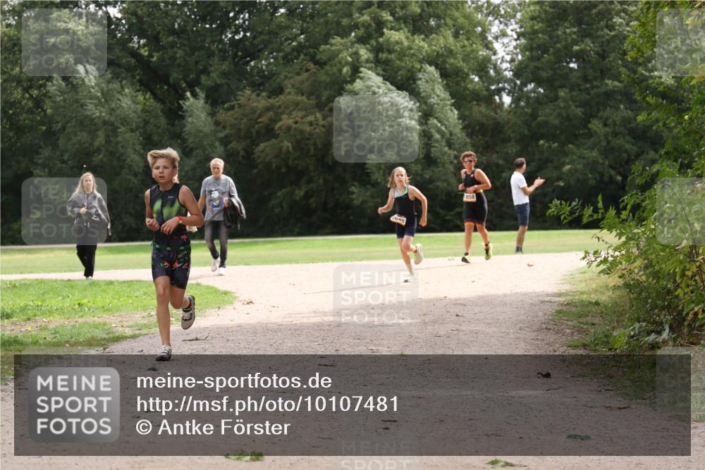 30.08.2026 - Elbe Triathlon Hamburg Antke Förster http://msf.ph/oto/10107481 30.08.2026 12:54:26 Laufen 648, 858 meine-sportfotos.de