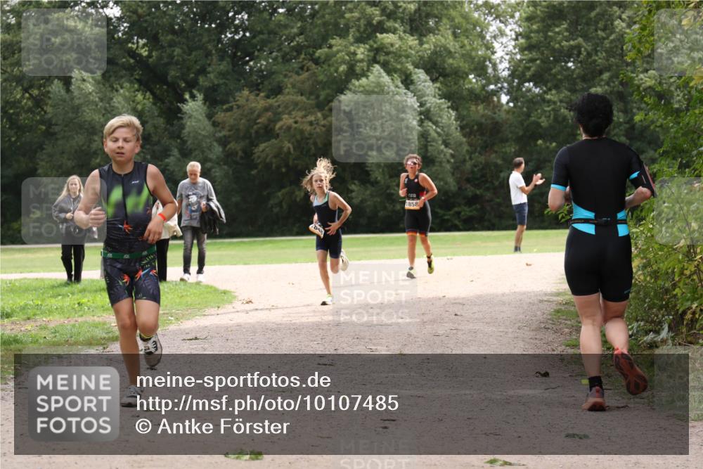 30.08.2026 - Elbe Triathlon Hamburg Antke Förster http://msf.ph/oto/10107485 30.08.2026 12:54:28 Laufen 1858 meine-sportfotos.de