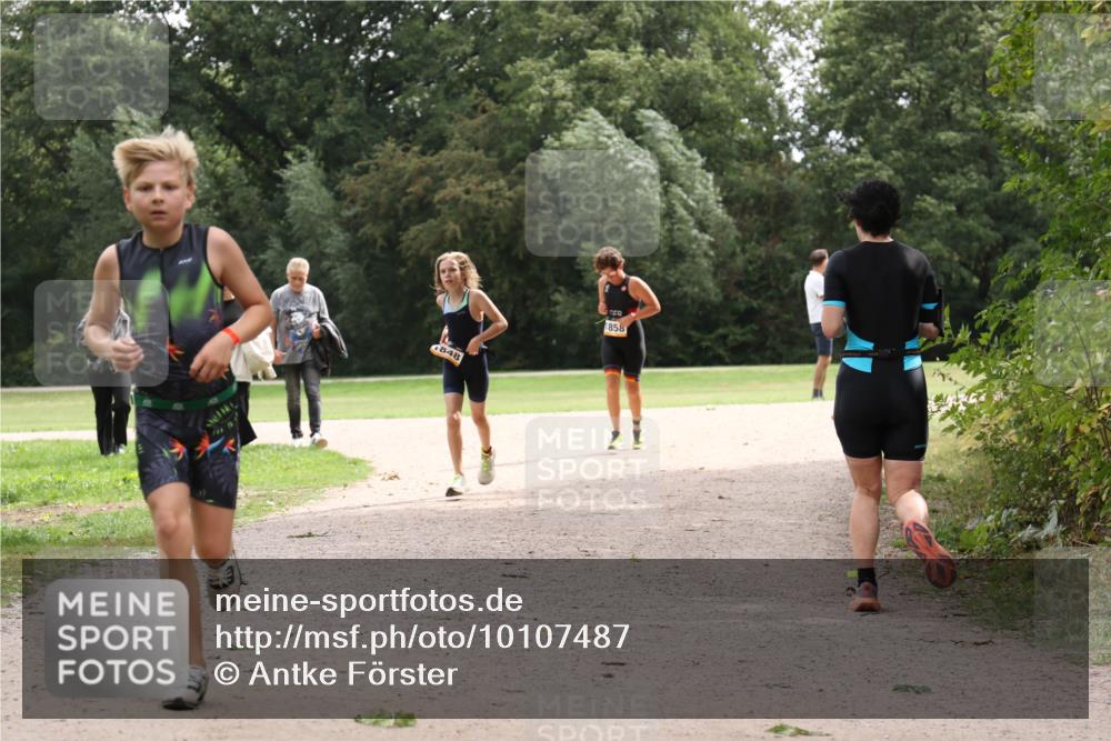 30.08.2026 - Elbe Triathlon Hamburg Antke Förster http://msf.ph/oto/10107487 30.08.2026 12:54:28 Laufen 848, 1858 meine-sportfotos.de