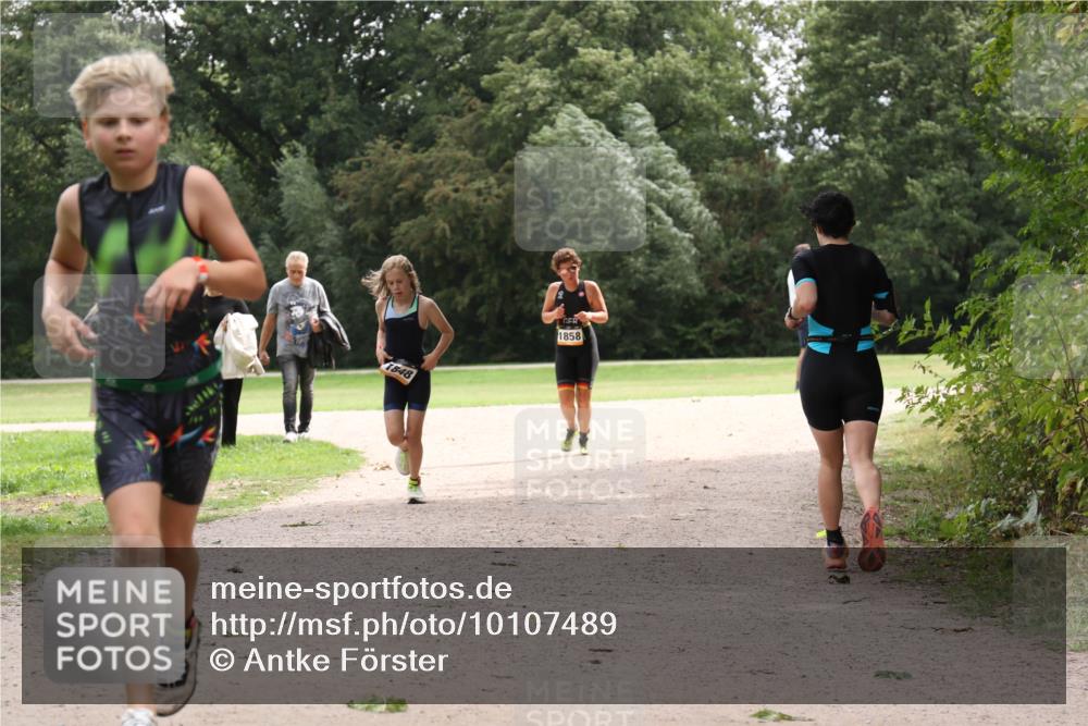 30.08.2026 - Elbe Triathlon Hamburg Antke Förster http://msf.ph/oto/10107489 30.08.2026 12:54:29 Laufen 1848, 1858 meine-sportfotos.de