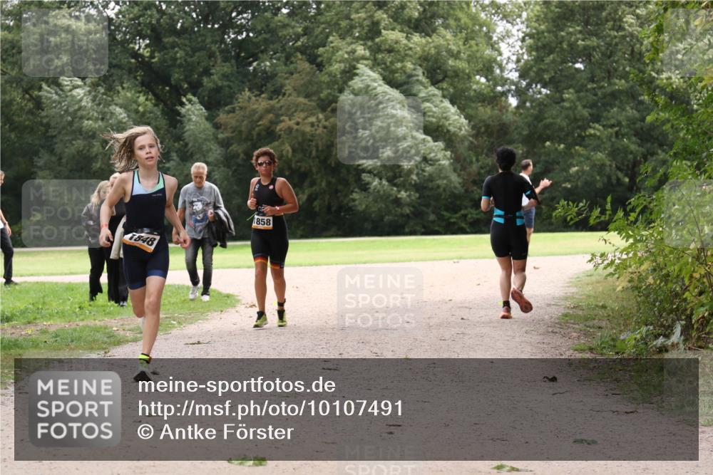 30.08.2026 - Elbe Triathlon Hamburg Antke Förster http://msf.ph/oto/10107491 30.08.2026 12:54:31 Laufen 1848, 1858 meine-sportfotos.de