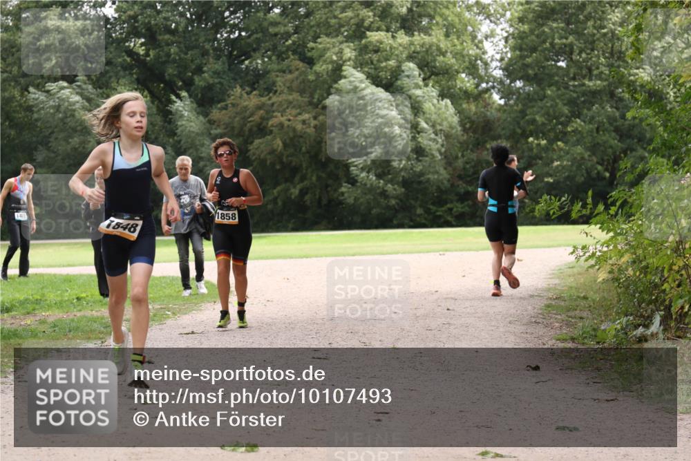 30.08.2026 - Elbe Triathlon Hamburg Antke Förster http://msf.ph/oto/10107493 30.08.2026 12:54:32 Laufen 147, 1848, 1858 meine-sportfotos.de