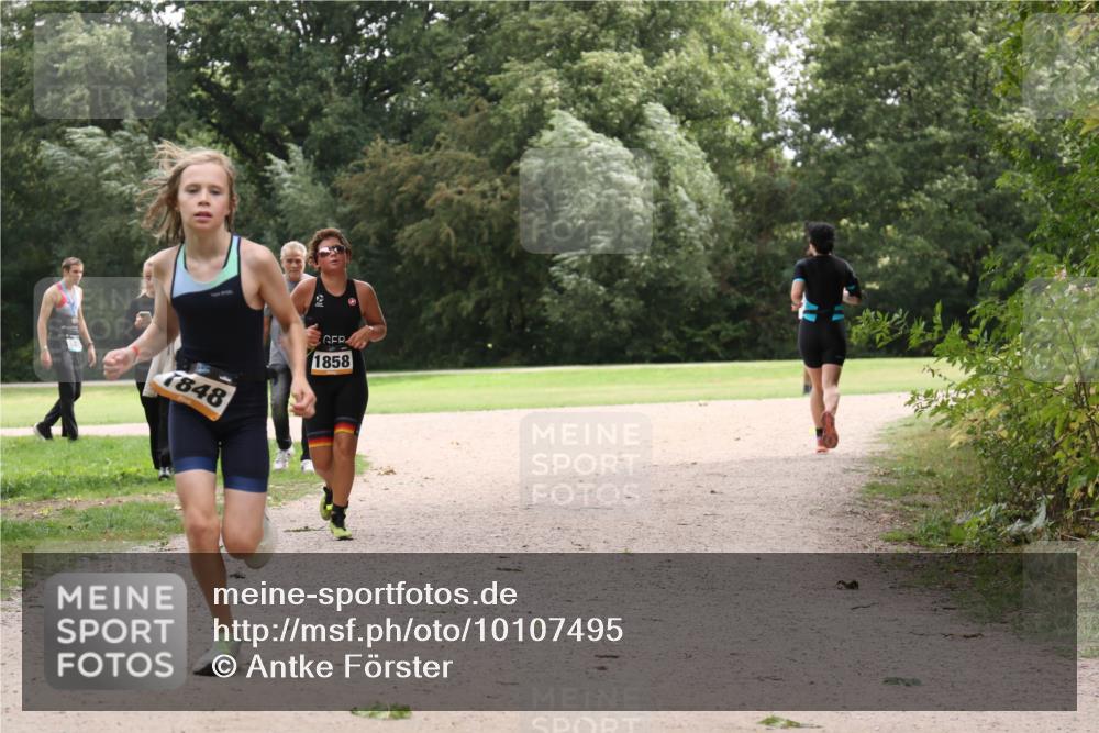 30.08.2026 - Elbe Triathlon Hamburg Antke Förster http://msf.ph/oto/10107495 30.08.2026 12:54:32 Laufen 1848, 1858 meine-sportfotos.de
