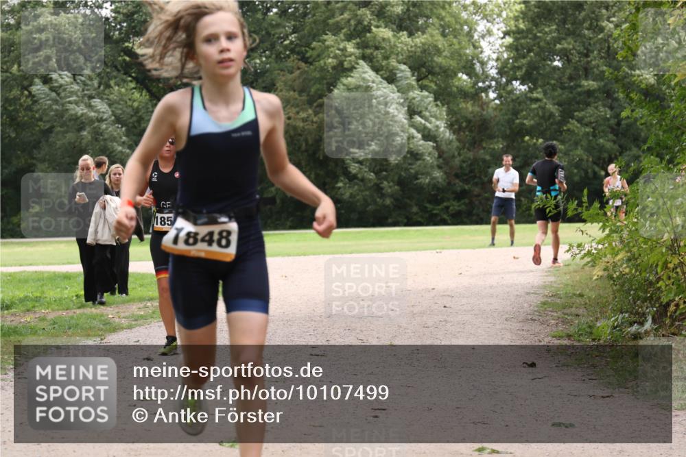 30.08.2026 - Elbe Triathlon Hamburg Antke Förster http://msf.ph/oto/10107499 30.08.2026 12:54:33 Laufen 185, 1848 meine-sportfotos.de
