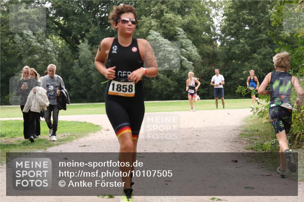 30.08.2026 - Elbe Triathlon Hamburg Antke Förster http://msf.ph/oto/10107505 30.08.2026 12:54:35 Laufen 1858, 1821 meine-sportfotos.de
