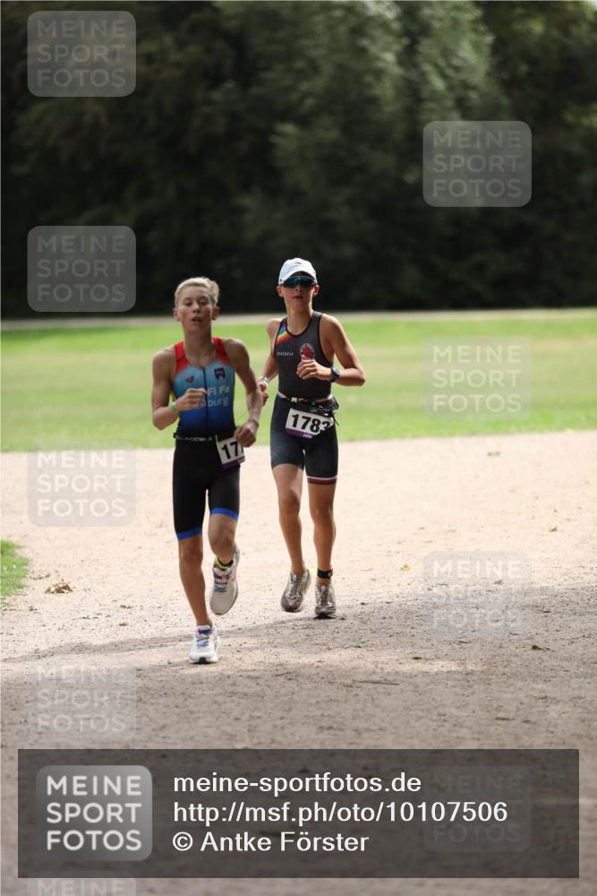 30.08.2026 - Elbe Triathlon Hamburg Antke Förster http://msf.ph/oto/10107506 30.08.2026 12:49:07 Laufen 17, 1783 meine-sportfotos.de