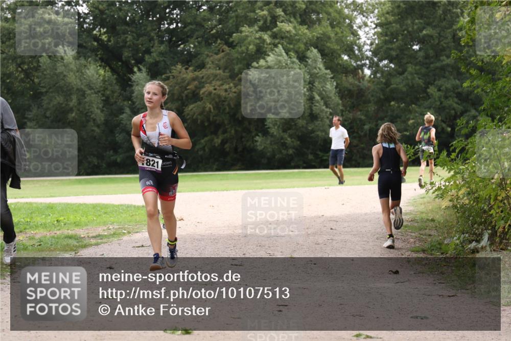 30.08.2026 - Elbe Triathlon Hamburg Antke Förster http://msf.ph/oto/10107513 30.08.2026 12:54:42 Laufen 821 meine-sportfotos.de