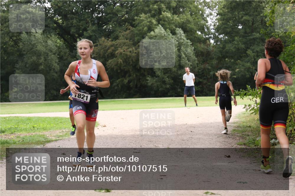 30.08.2026 - Elbe Triathlon Hamburg Antke Förster http://msf.ph/oto/10107515 30.08.2026 12:54:42 Laufen 821 meine-sportfotos.de