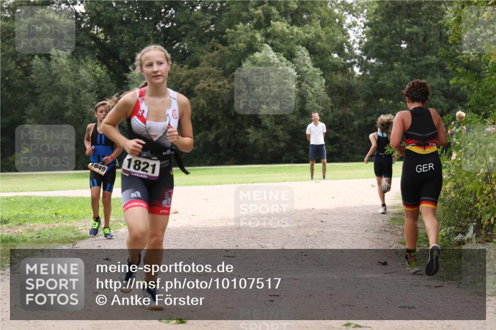 30.08.2026 - Elbe Triathlon Hamburg Antke Förster http://msf.ph/oto/10107517 30.08.2026 12:54:43 Laufen 1849, 1821 meine-sportfotos.de