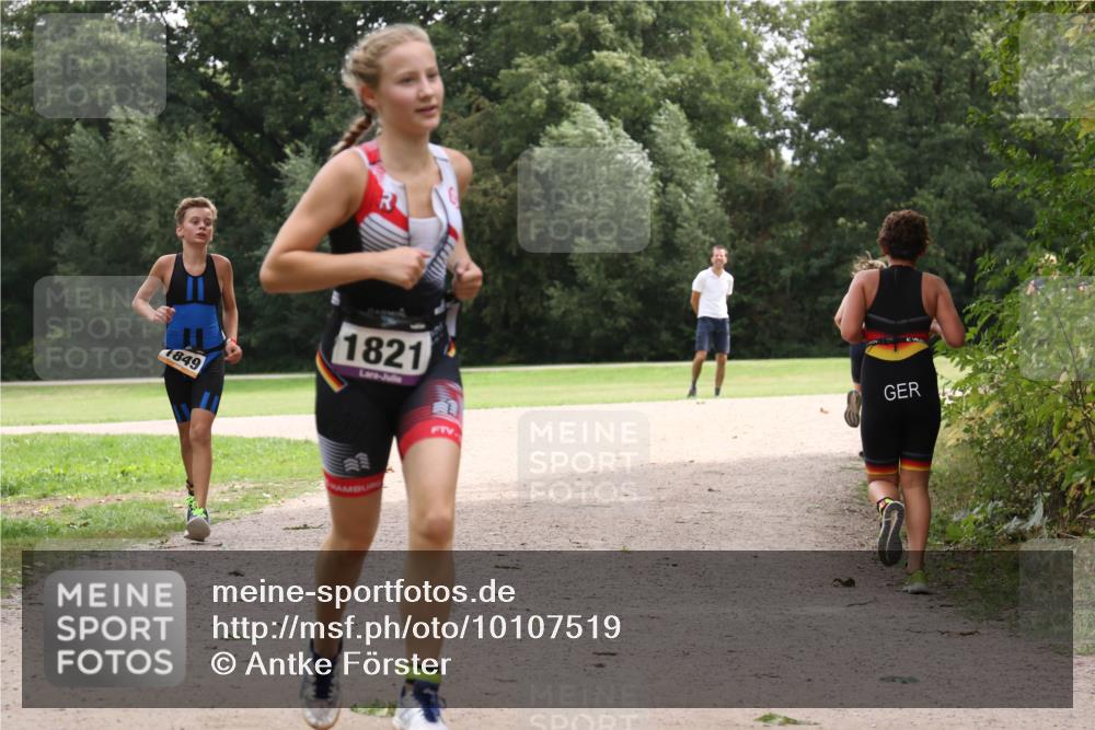 30.08.2026 - Elbe Triathlon Hamburg Antke Förster http://msf.ph/oto/10107519 30.08.2026 12:54:43 Laufen 1849, 1821 meine-sportfotos.de